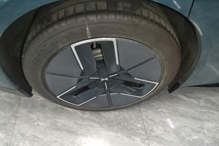 Used XPeng P7 2025 Model—702 Long Range Ultra Right Rear Wheel Hub