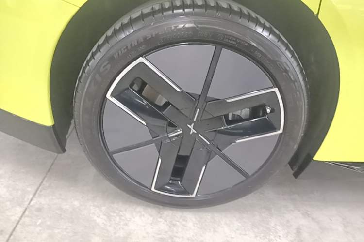 Used XPeng P7 2025 Model—702 Long Range Ultra Right Rear Wheel Hub