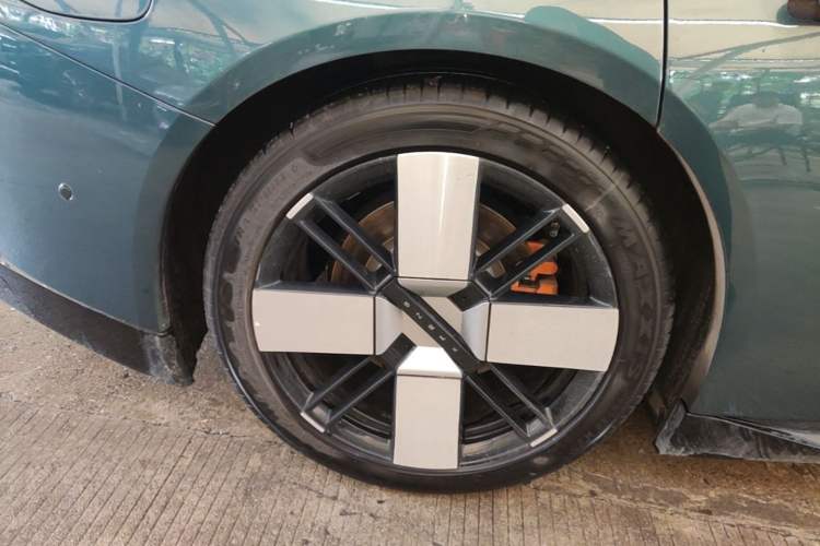 Used XPeng P7 2025 Model—702 Long Range Ultra Right Rear Wheel Hub