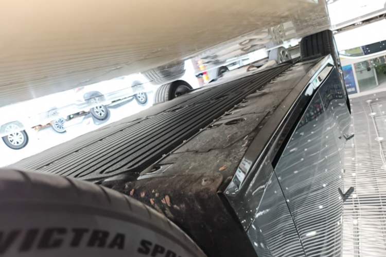 Used XPeng P7 2025 Model—702 Long Range Ultra Right Side Sill