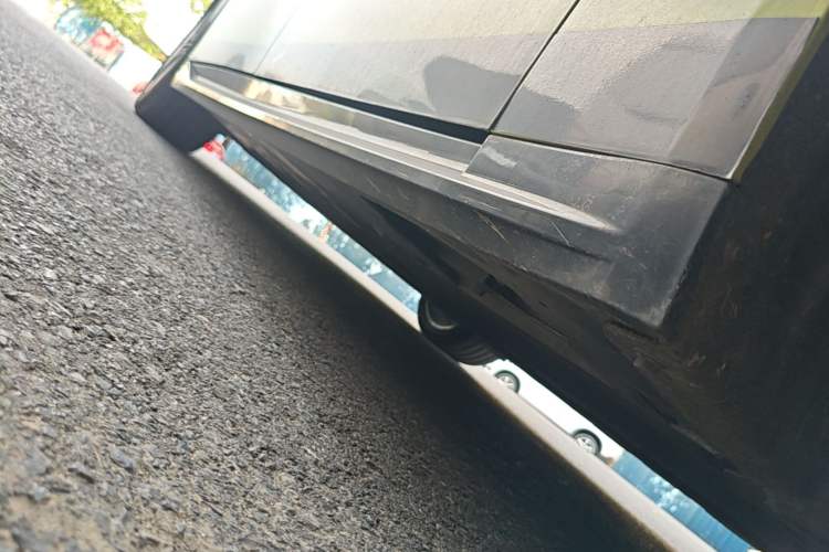 Used XPeng P7 2025 Model—702 Long Range Ultra Right Side Sill