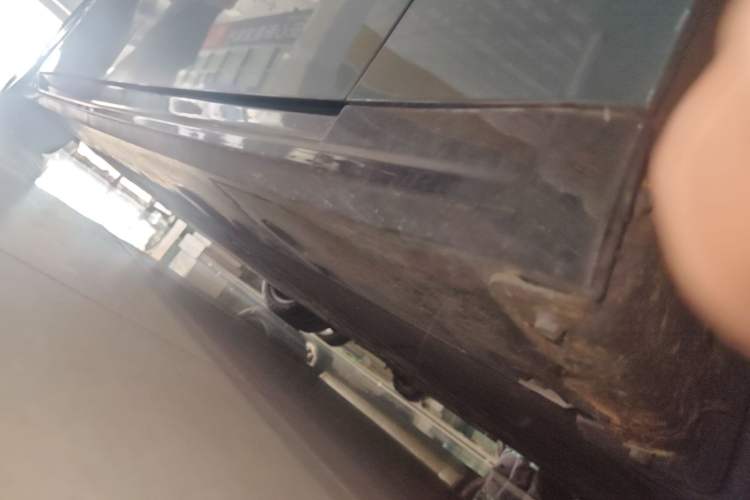 Used XPeng P7 2025 Model—820 Ultra Long Range Ultra Right Side Sill