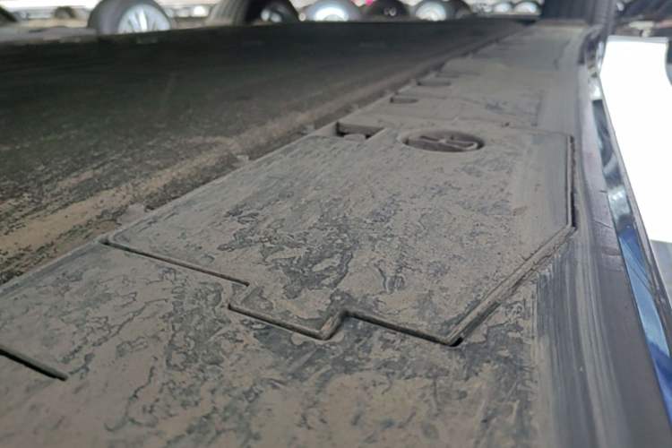 Used XPeng P7 2025 Model—820 Ultra Long Range Ultra Right Side Sill