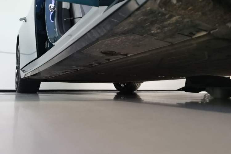 Used XPeng P7 2025 Model—820 Ultra Long Range Ultra Right Side Sill
