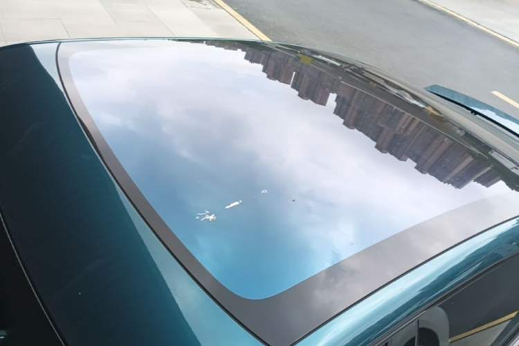 Used XPeng P7 2025 Model—750 All-Wheel-Drive High-Performance Ultra Roof