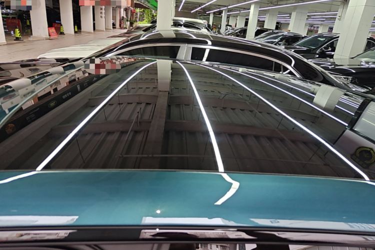Used XPeng P7 2025 Model—750 All-Wheel-Drive High-Performance Ultra Roof