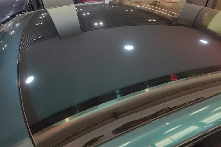Used XPeng P7 2025 Model—750 All-Wheel-Drive High-Performance Ultra Roof