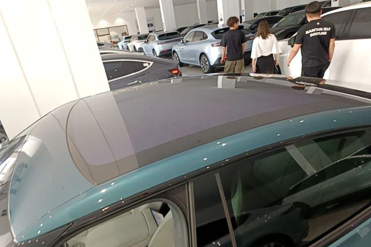 Used XPeng P7 2025 Model—702 Long Range Ultra Roof