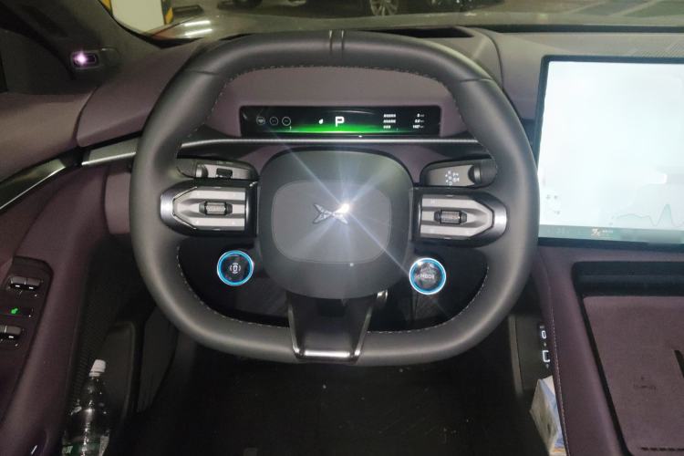 Used XPeng P7 2025 Model—702 Long Range Ultra Steering Wheel
