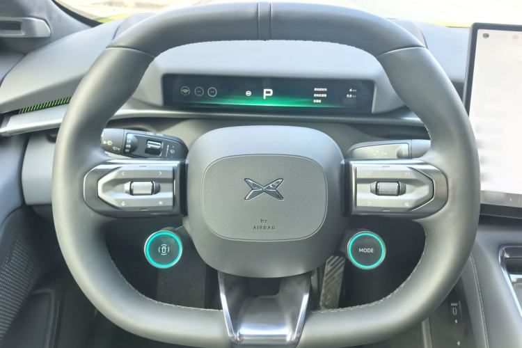 Used XPeng P7 2025 Model—750 All-Wheel-Drive High-Performance Ultra Steering Wheel