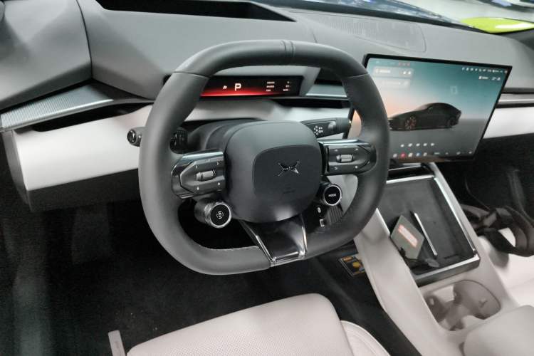 Used XPeng P7 2025 Model—750 All-Wheel-Drive High-Performance Ultra Steering Wheel