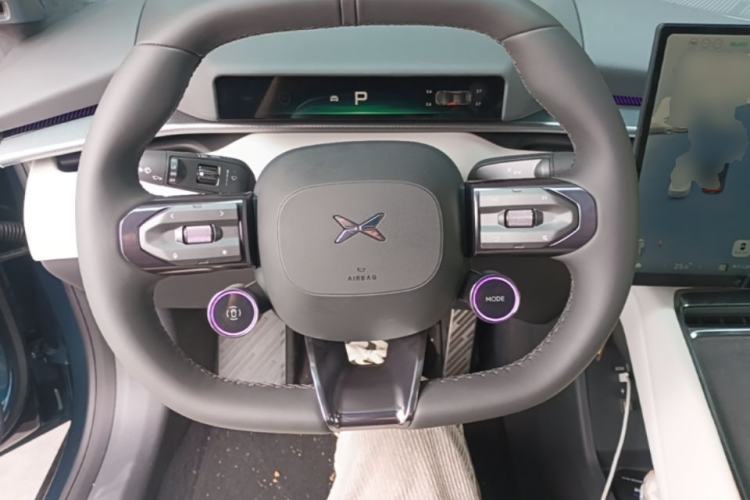 Used XPeng P7 2025 Model—750 All-Wheel-Drive High-Performance Ultra Steering Wheel