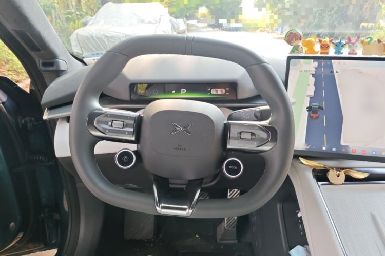 Used XPeng P7 2025 Model—750 All-Wheel-Drive High-Performance Ultra Steering Wheel
