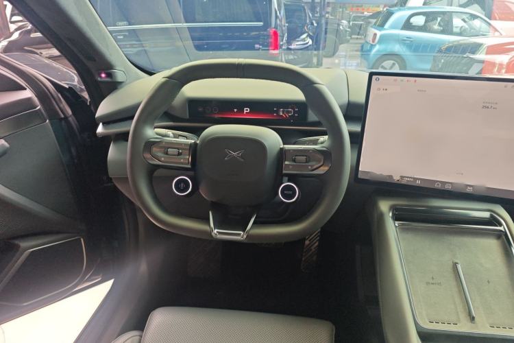 Used XPeng P7 2025 Model—820 Ultra Long Range Ultra Steering Wheel