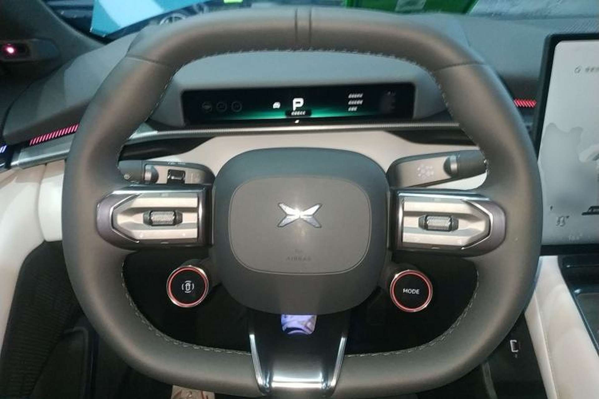 Used XPeng P7 2025 Model—750 All-Wheel-Drive High-Performance Ultra Steering Wheel