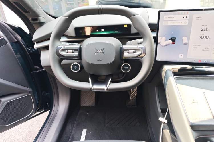 Used XPeng P7 2025 Model—702 Long Range Ultra Steering Wheel