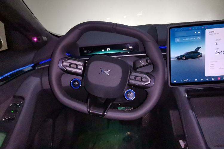 Used XPeng P7 2025 Model—750 All-Wheel-Drive High-Performance Ultra Steering Wheel