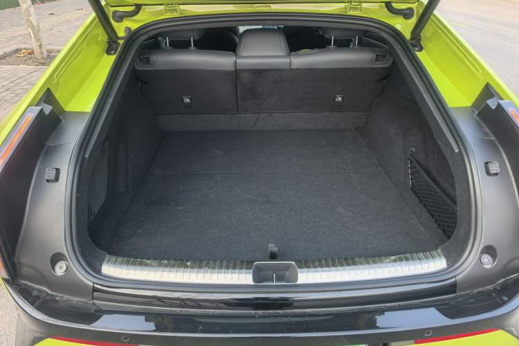 Used XPeng P7 2025 Model—750 All-Wheel-Drive High-Performance Ultra Trunk