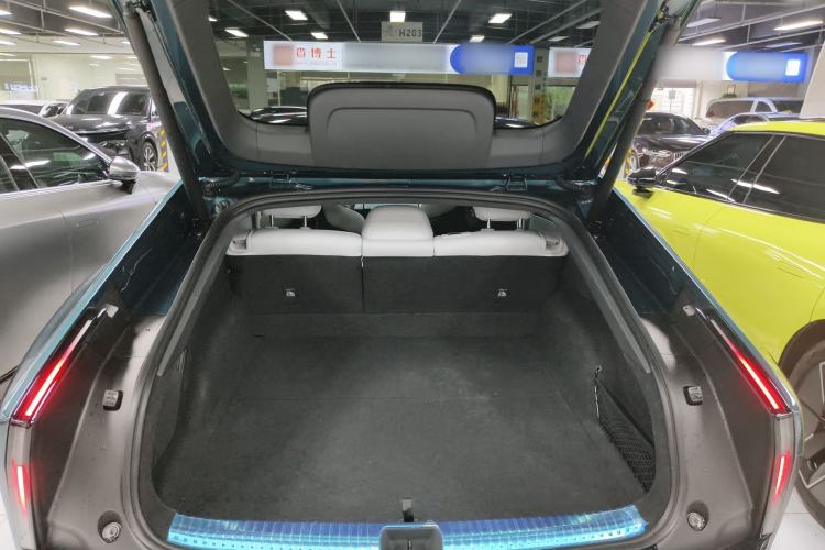 Used XPeng P7 2025 Model—750 All-Wheel-Drive High-Performance Ultra Trunk