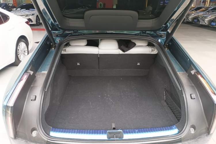 Used XPeng P7 2025 Model—750 All-Wheel-Drive High-Performance Ultra Trunk