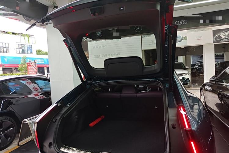 Used XPeng P7 2025 Model—750 All-Wheel-Drive High-Performance Ultra Trunk