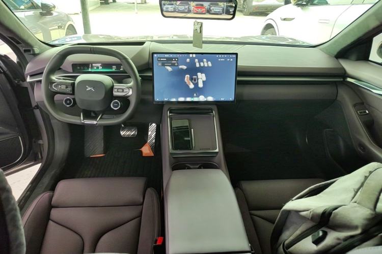 Used XPeng P7 2025 Model—820 Ultra Long Range Ultra Center Console