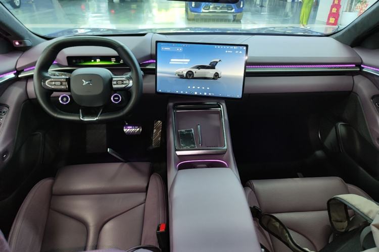 Used XPeng P7 2025 Model—702 Long Range Ultra Center Console