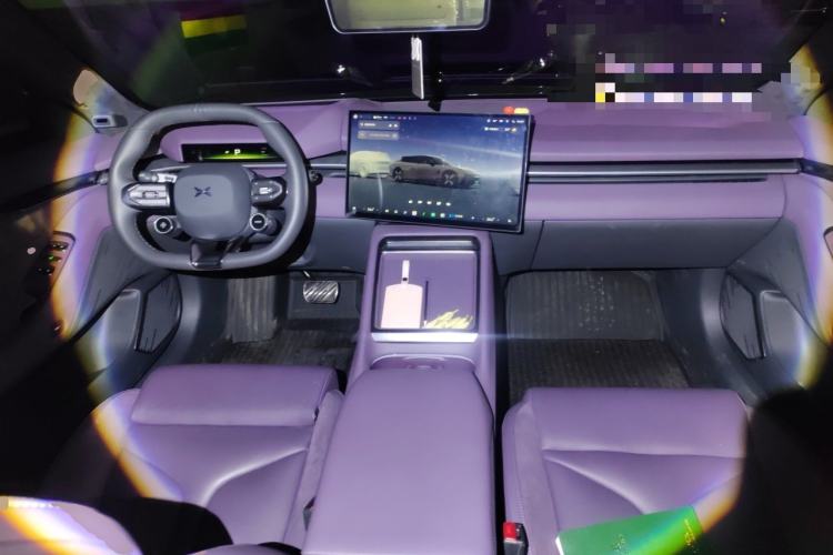 Used XPeng P7 2025 Model—820 Ultra Long Range Ultra Center Console