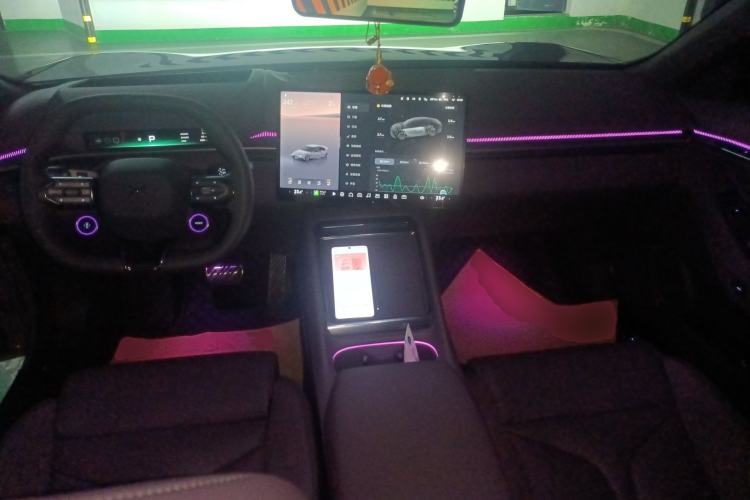 Used XPeng P7 2025 Model—702 Long Range Ultra Center Console