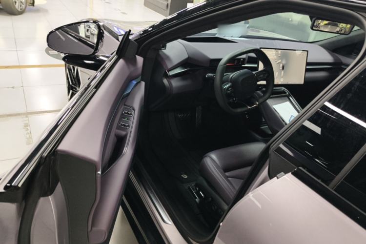 Used XPeng P7 2025 Model—750 All-Wheel-Drive High-Performance Ultra Driver Seat