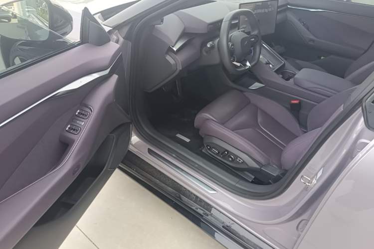 Used XPeng P7 2025 Model—750 All-Wheel-Drive High-Performance Ultra Driver Seat