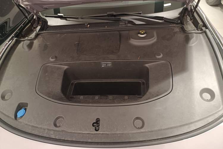 Used XPeng P7 2025 Model—750 All-Wheel-Drive High-Performance Ultra Engine Bay