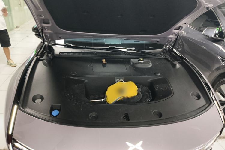 Used XPeng P7 2025 Model—750 All-Wheel-Drive High-Performance Ultra Engine Bay