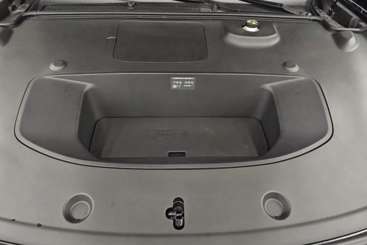 Used XPeng P7 2025 Model—702 Long Range Ultra Engine Bay