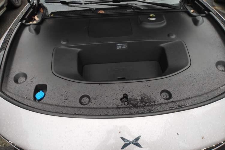 Used XPeng P7 2025 Model—702 Long Range Ultra Engine Bay