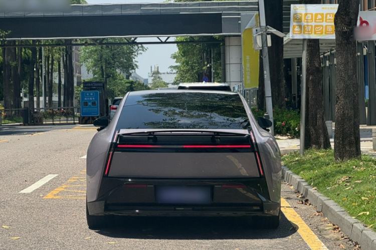 Used XPeng P7 2025 Model—750 All-Wheel-Drive High-Performance Ultra Exterior 5