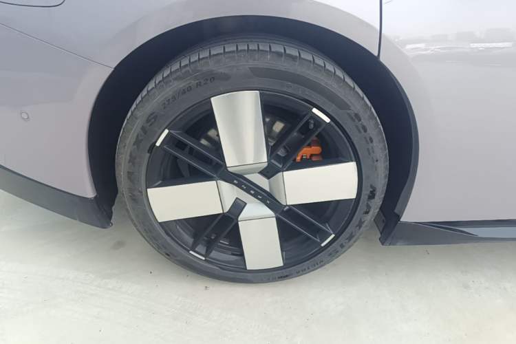 Used XPeng P7 2025 Model—750 All-Wheel-Drive High-Performance Ultra Exterior 5