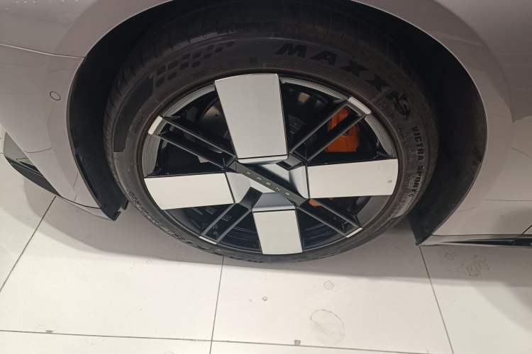 Used XPeng P7 2025 Model—750 All-Wheel-Drive High-Performance Ultra Exterior 7