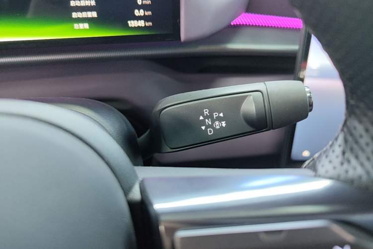 Used XPeng P7 2025 Model—702 Long Range Ultra Gear Lever