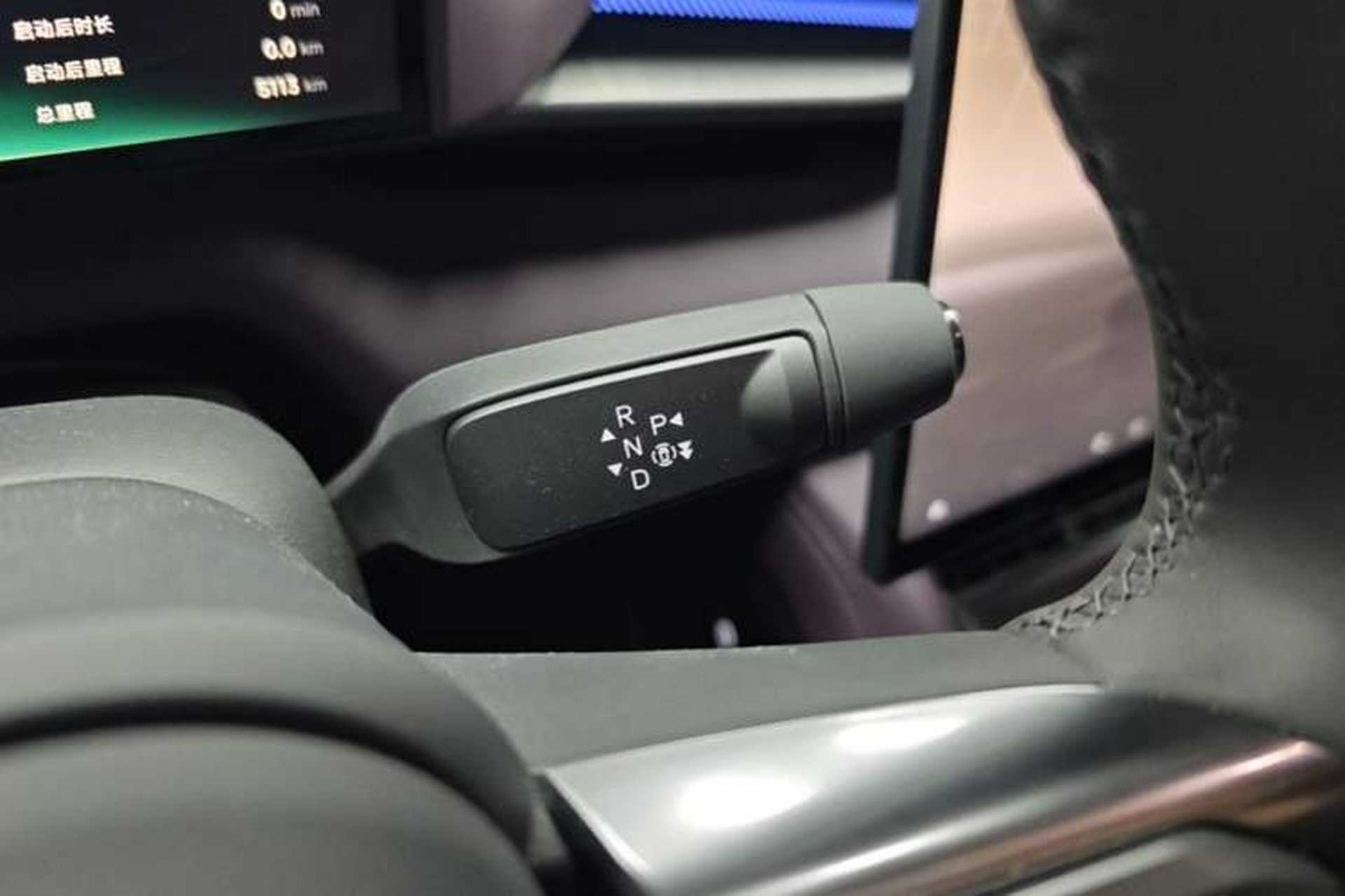 Used XPeng P7 2025 Model—702 Long Range Ultra Gear Lever