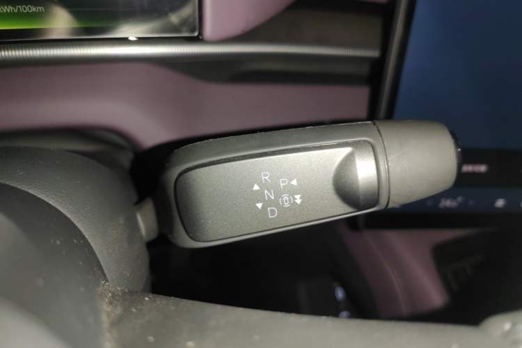 Used XPeng P7 2025 Model—820 Ultra Long Range Ultra Gear Lever