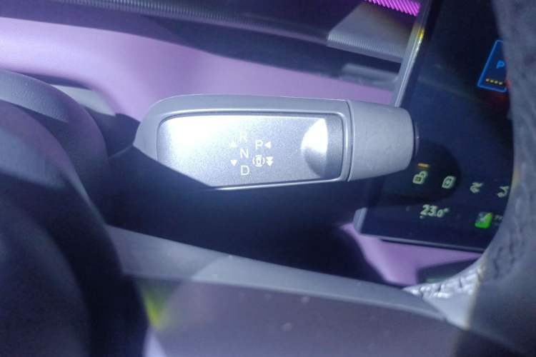Used XPeng P7 2025 Model—702 Long Range Ultra Gear Lever