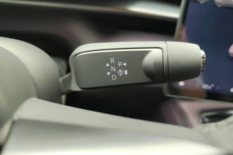 Used XPeng P7 2025 Model—820 Ultra Long Range Ultra Gear Lever
