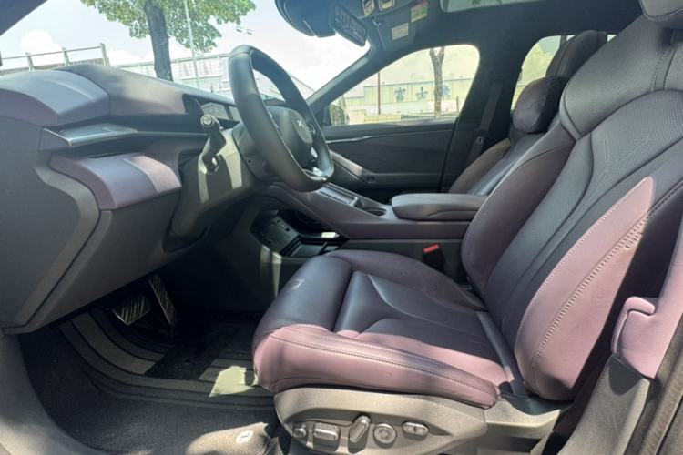 Used XPeng P7 2025 Model—750 All-Wheel-Drive High-Performance Ultra Interior 2