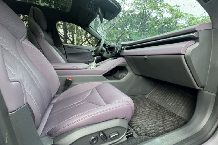 Used XPeng P7 2025 Model—702 Long Range Ultra Interior 4