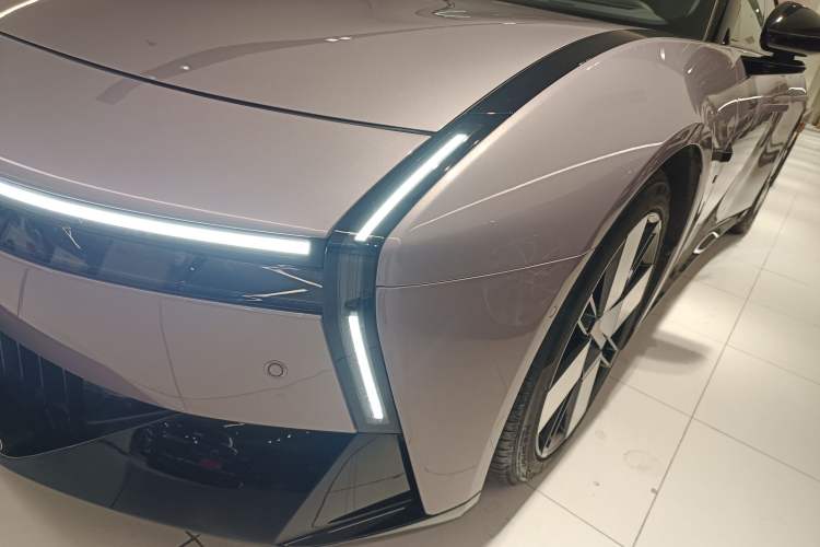 Used XPeng P7 2025 Model—750 All-Wheel-Drive High-Performance Ultra Left Front Headlight