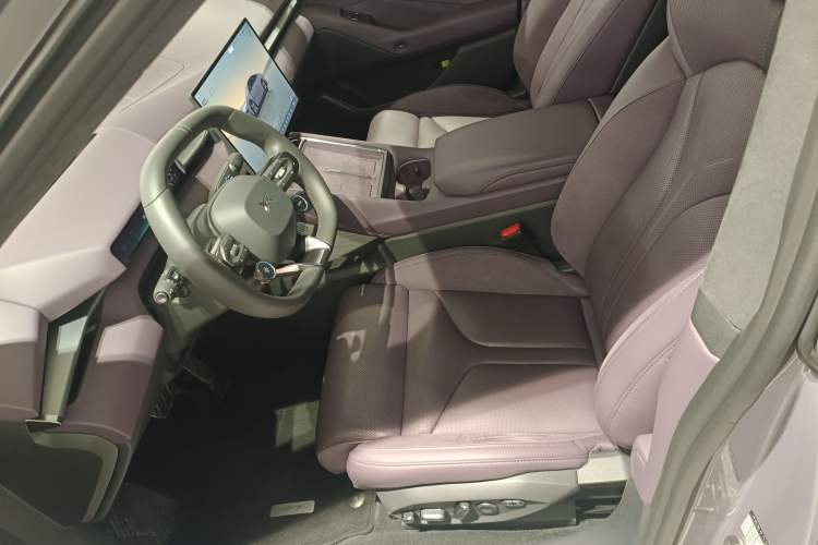 Used XPeng P7 2025 Model—750 All-Wheel-Drive High-Performance Ultra Left Front Seat