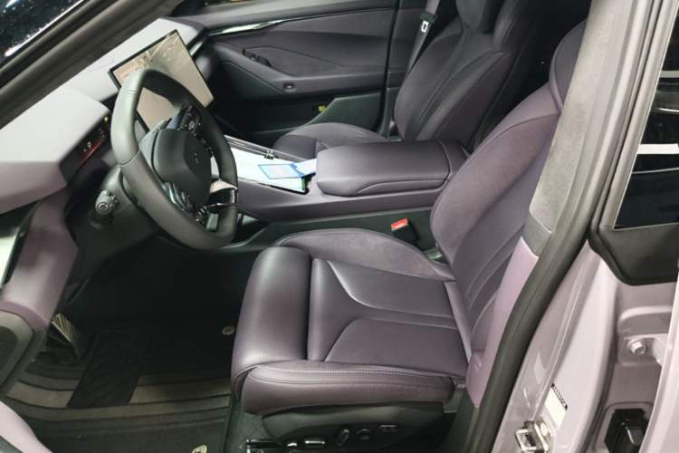 Used XPeng P7 2025 Model—750 All-Wheel-Drive High-Performance Ultra Left Front Seat