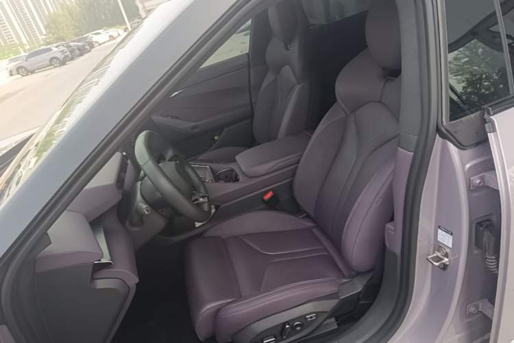 Used XPeng P7 2025 Model—750 All-Wheel-Drive High-Performance Ultra Left Front Seat