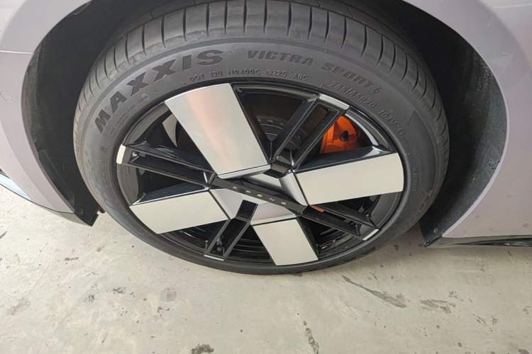 Used XPeng P7 2025 Model—820 Ultra Long Range Ultra Left Front Wheel Hub